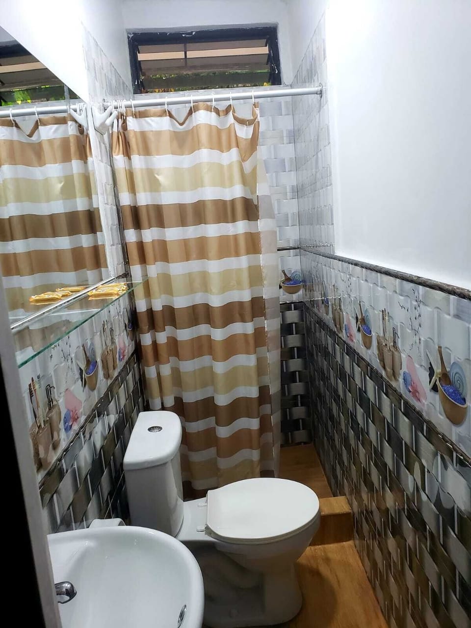 Classic Triple Room | Bathroom | Towels