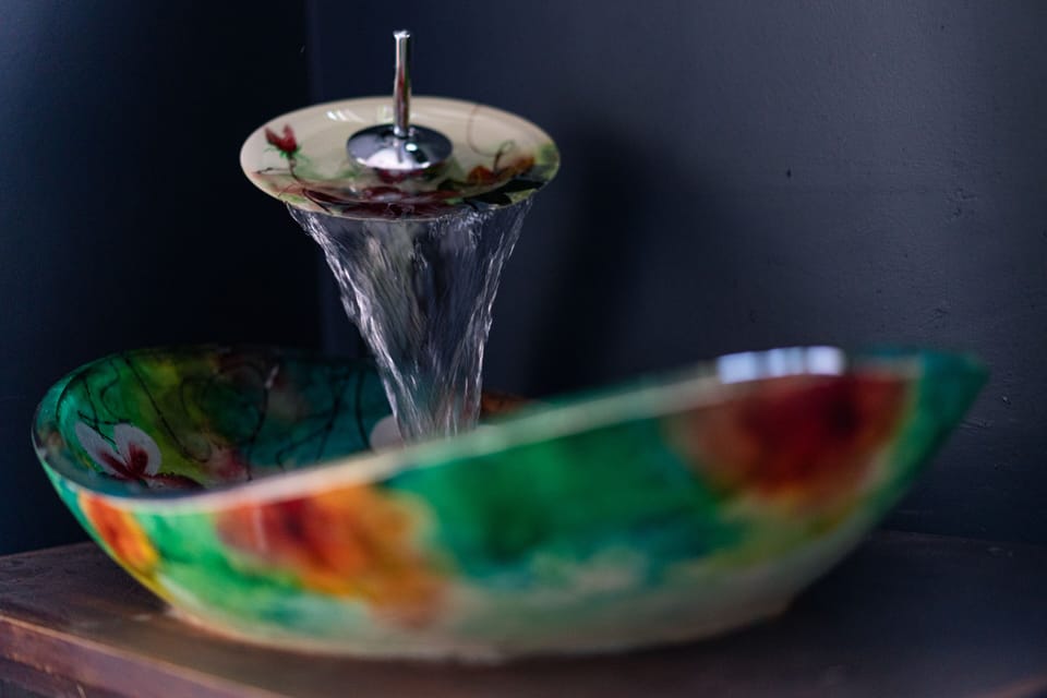 Deluxe Double or Twin Room | Bathroom | Shower, rainfall showerhead, free toiletries, hair dryer