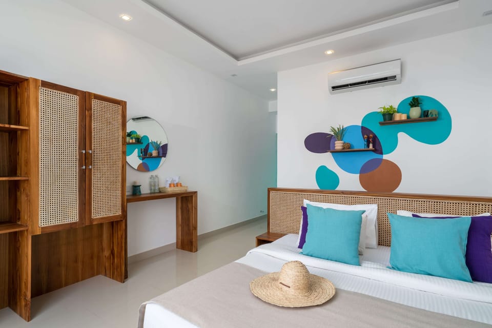 Deluxe Double Room, Oceanfront | Desk, laptop workspace, WiFi, bed sheets