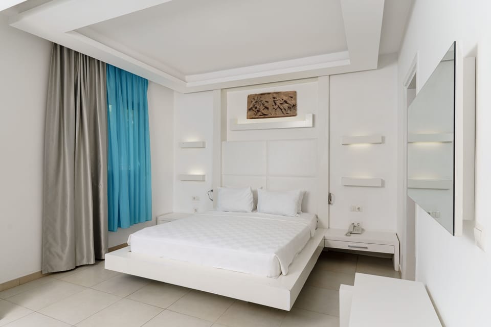 Comfort Suite | Premium bedding, minibar, laptop workspace, free WiFi