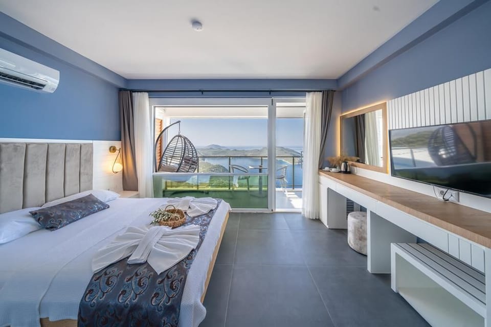 Luxury Room | Premium bedding, minibar, in-room safe, individually decorated