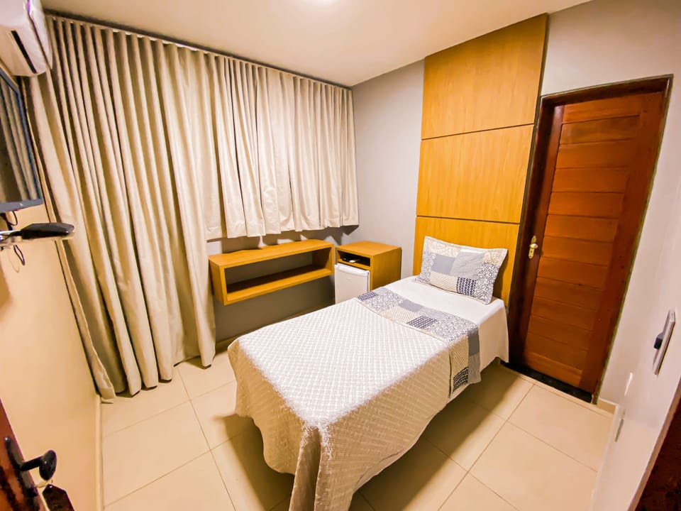 Apartamento Individual | Desk, laptop workspace, free WiFi, bed sheets