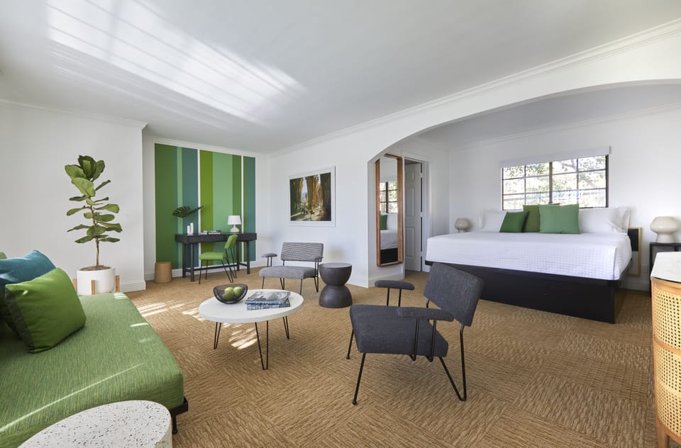 Poolside Suite | In-room safe, desk, iron/ironing board, WiFi