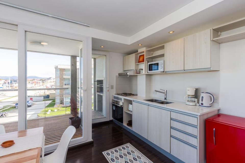 Apartment, Mountain View | Private kitchen | Coffee/tea maker, microwave, oven, electric kettle