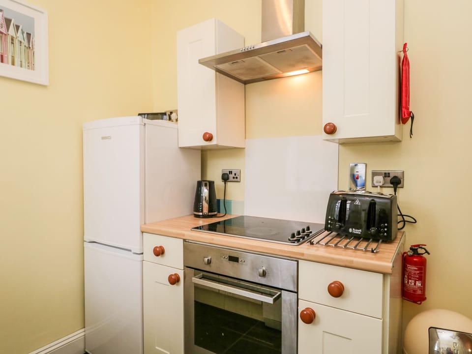 Cottage | Private kitchen | Fridge, dishwasher, electric kettle, toaster
