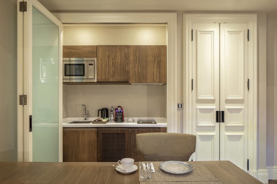 Deluxe Duplex, 1 King Bed | Minibar, in-room safe, desk, laptop workspace