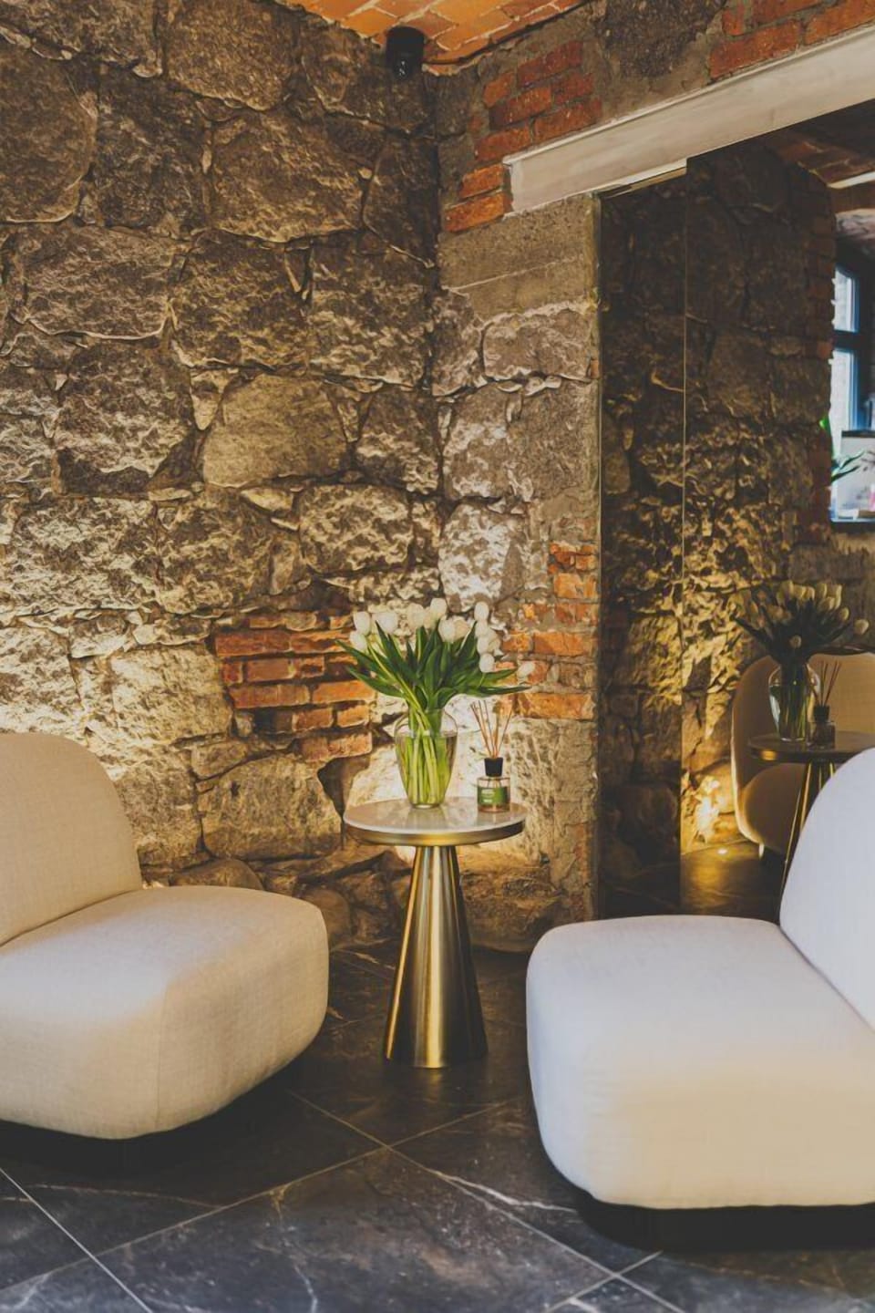 Couples treatment rooms, body treatments, sports massages, body scrubs