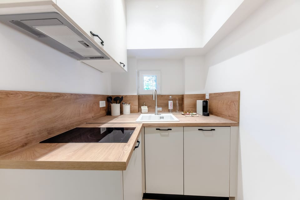 Suite, 2 Bedrooms, Kitchen, Annex Building | Private kitchen | Espresso maker, coffee/tea maker, electric kettle