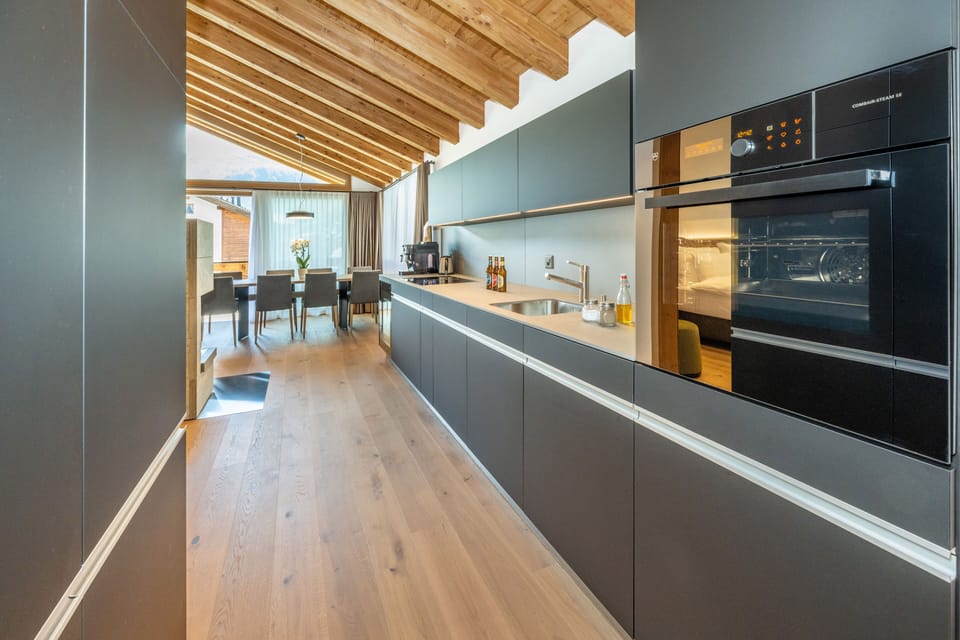 Premium Penthouse, 4 Bedrooms, Fireplace, Mountain View | Private kitchen | Full-size fridge, oven, stovetop, dishwasher