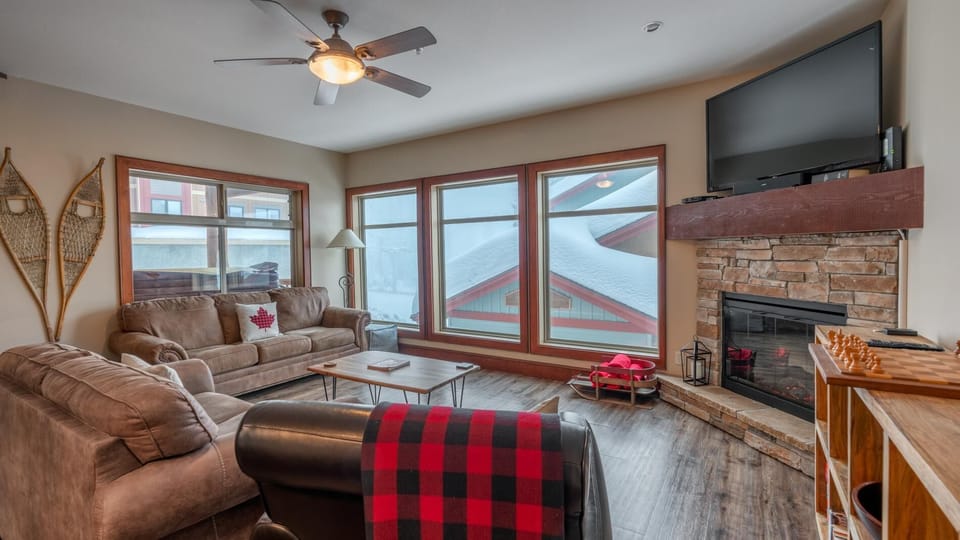 Apartment, 3 Bedrooms, Mountain View, Slope side (3 Bedrooms) | Living area | 50-inch TV with cable channels, fireplace, video-game console