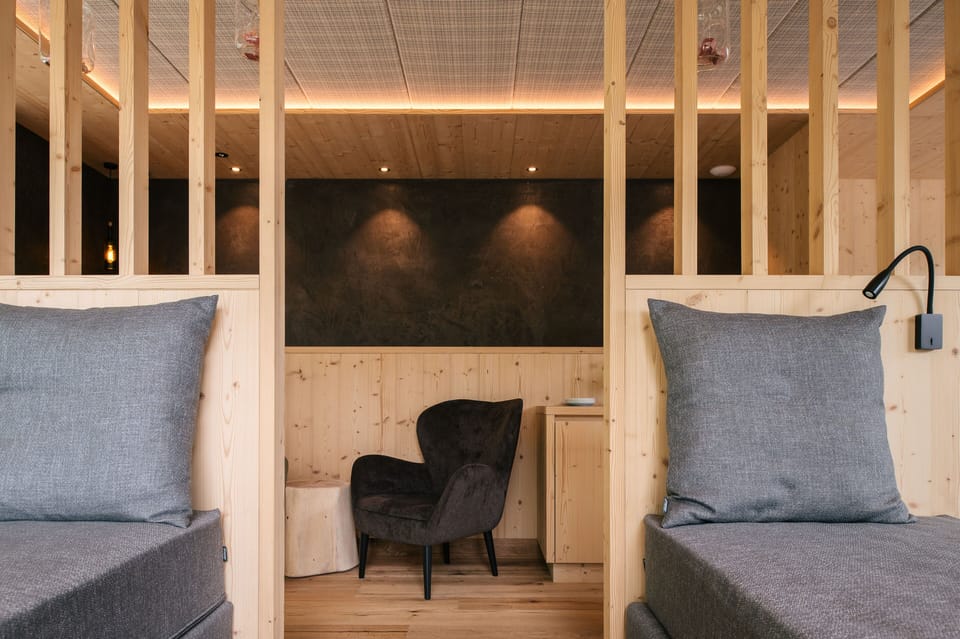 Sauna, hot tub