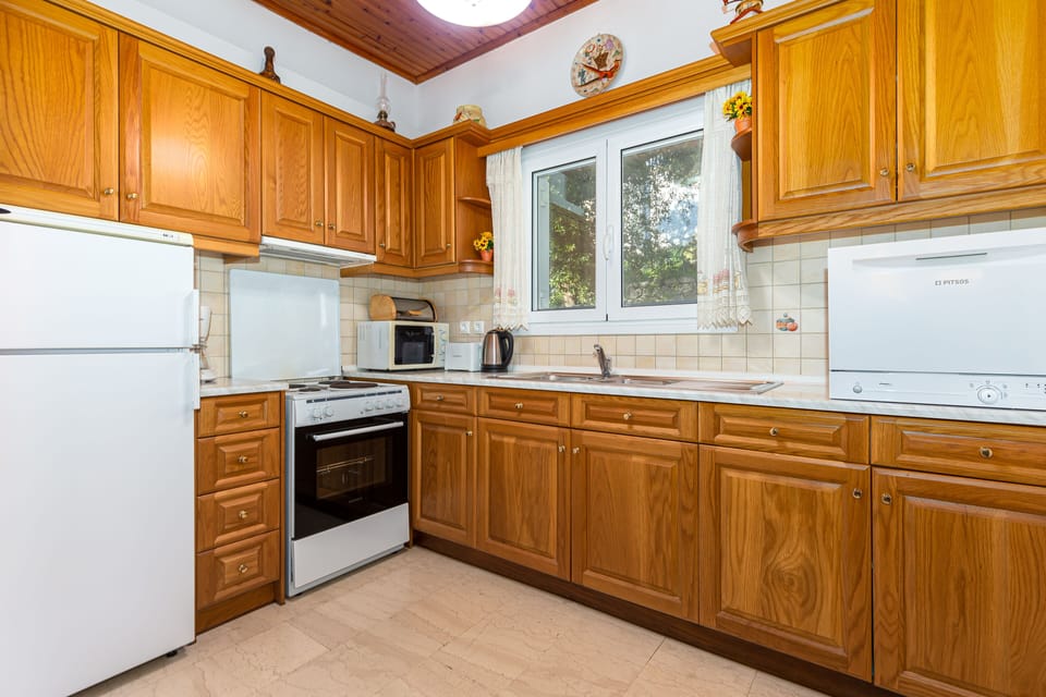 Panoramic Villa | Private kitchen | Full-size fridge, microwave, oven, stovetop