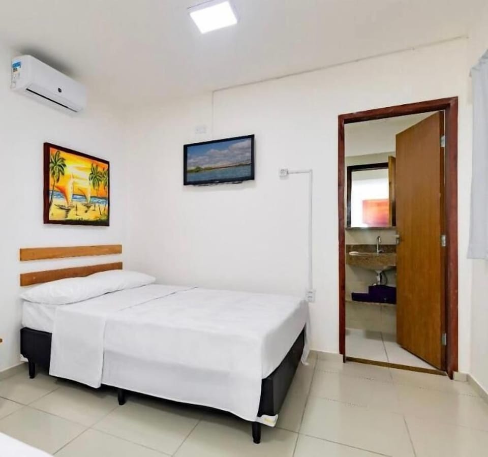 Basic Double or Twin Room | Minibar, free WiFi