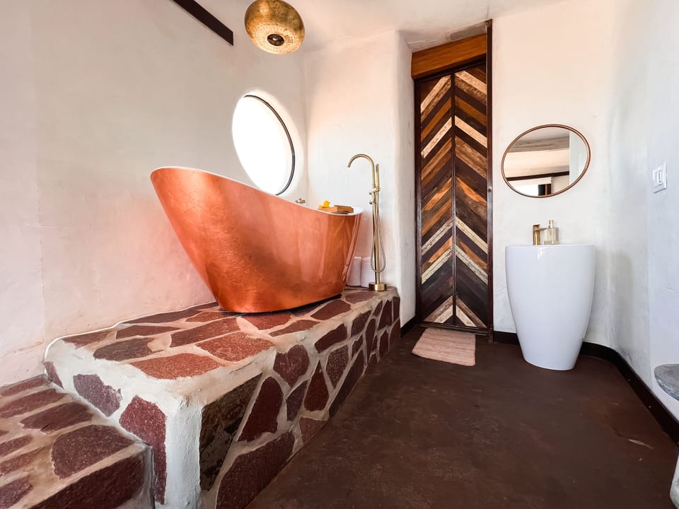 Premium Studio Suite, 1 King Bed | Premium bedding, down comforters, free WiFi, bed sheets