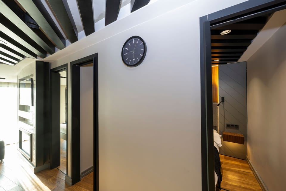 Family Suite (Accessible via 1 flight of stairs) | Premium bedding, down comforters, memory foam beds, in-room safe