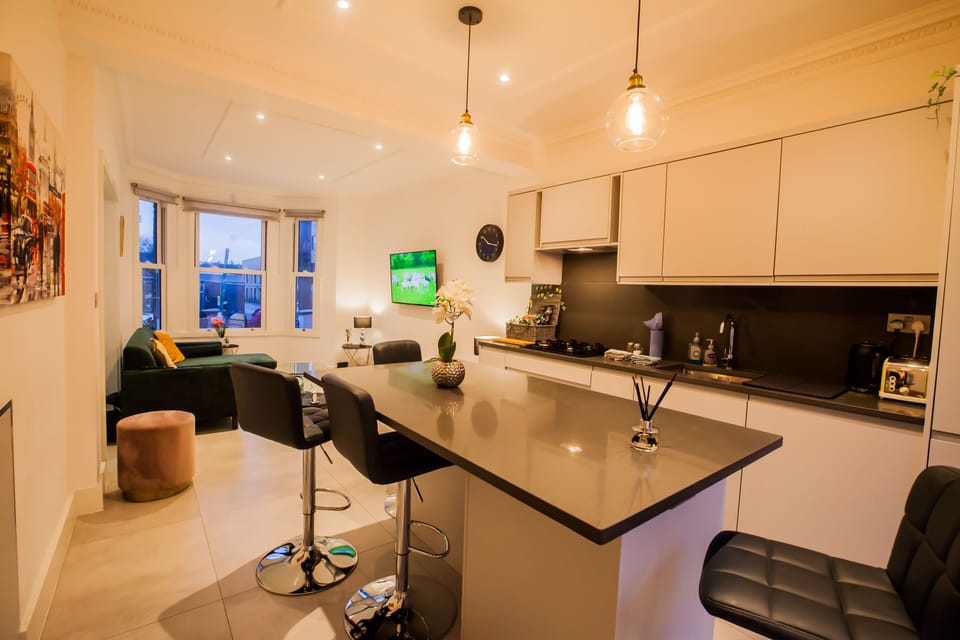 House | Living area | 65-inch LCD TV with digital channels, TV, Netflix