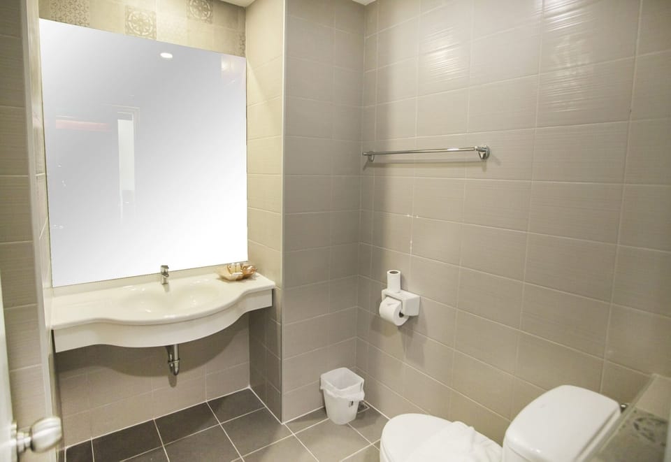 Shower, hydromassage showerhead, slippers, towels