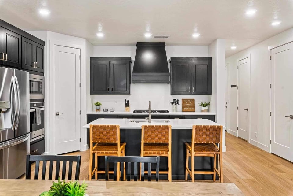Townhome, 4 Bedrooms | Private kitchen | Fridge, oven, coffee/tea maker, toaster
