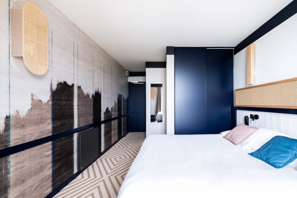 Soundproofing, travel crib, free WiFi, bed sheets