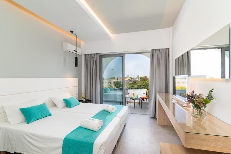 Superior Double or Twin Room | Desk, bed sheets