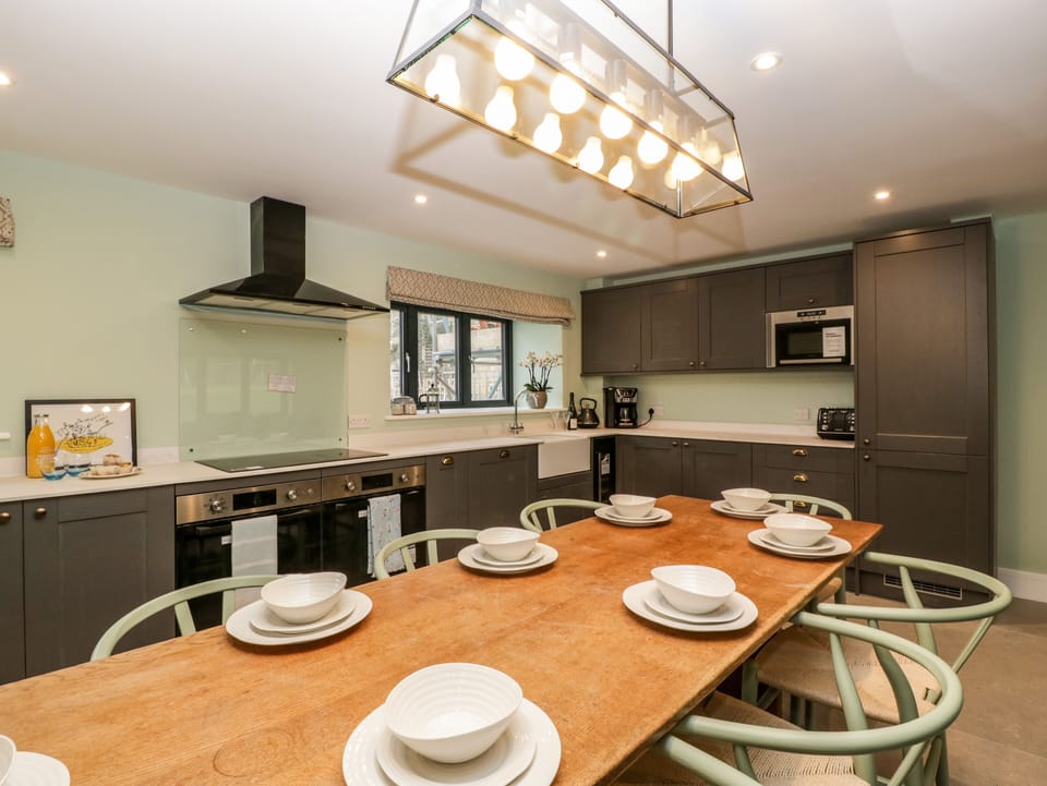 Cottage | Private kitchen | Fridge, microwave, dishwasher, electric kettle