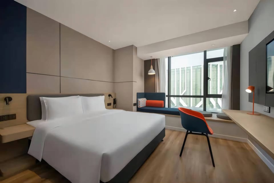 Standard Room, 1 King Bed (Extra Floor Space) | In-room safe, desk, soundproofing, iron/ironing board