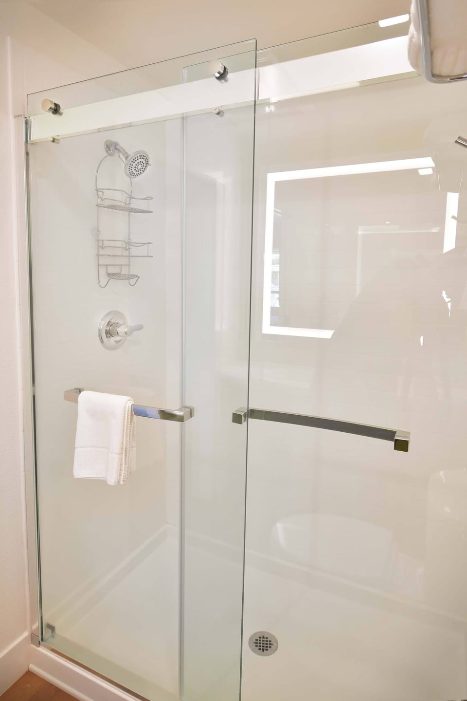 Standard Double Room, 2 Queen Beds | Bathroom | Shower, towels