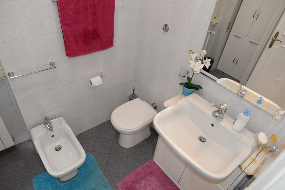 Shared Dormitory, 1 Bedroom, Accessible, Smoking | Bathroom