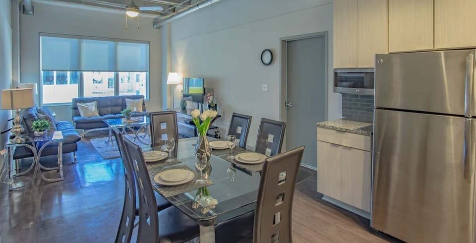 Apartment, 2 Bedrooms | Dining