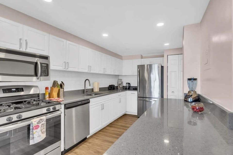 Apartment, 2 Bedrooms | Private kitchen | Coffee/tea maker, fridge, oven, toaster
