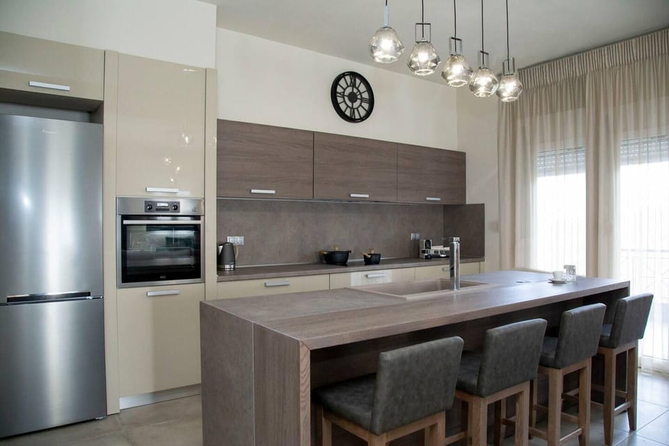 House | Private kitchen | Fridge, microwave, oven, stovetop