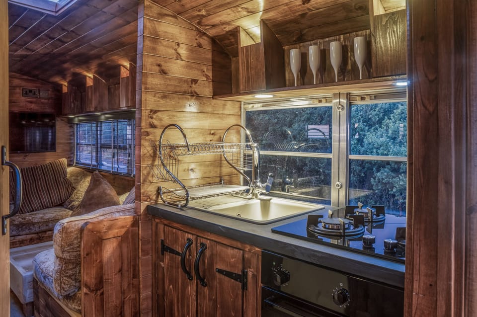 Apartment (1 Bedroom) | Private kitchen | Fridge, microwave, oven, stovetop