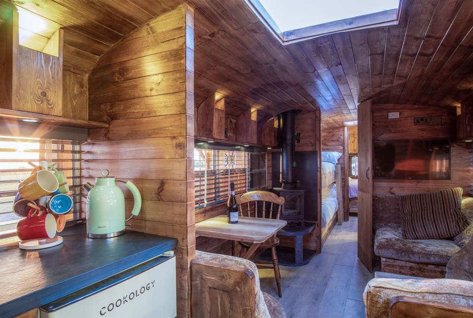 Apartment (1 Bedroom) | Living area | 32-inch flat-screen TV with cable channels, TV, fireplace