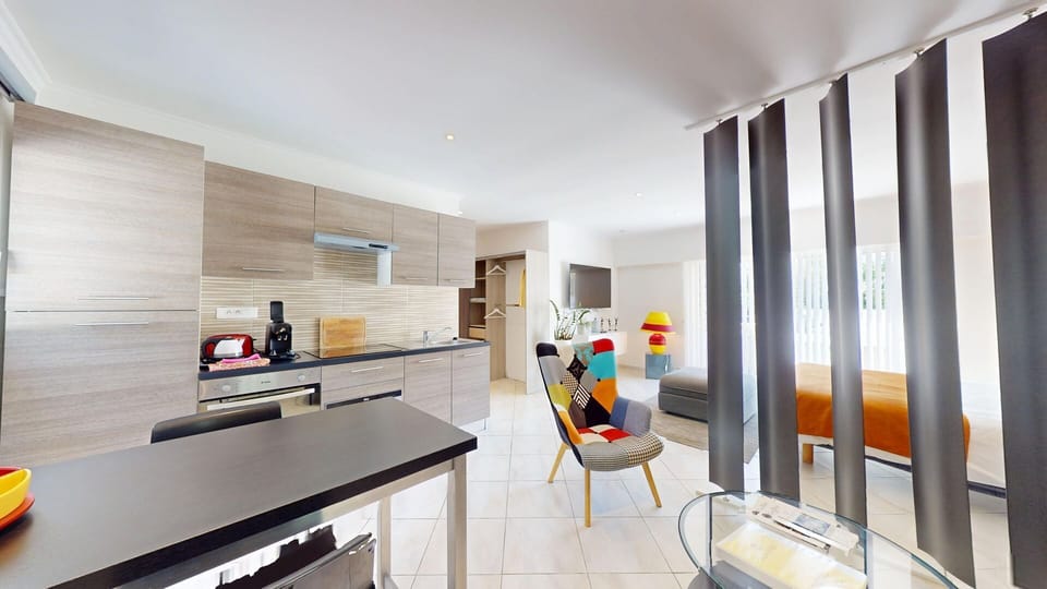 Superior Suite | Private kitchen | Full-size fridge, microwave, oven, stovetop