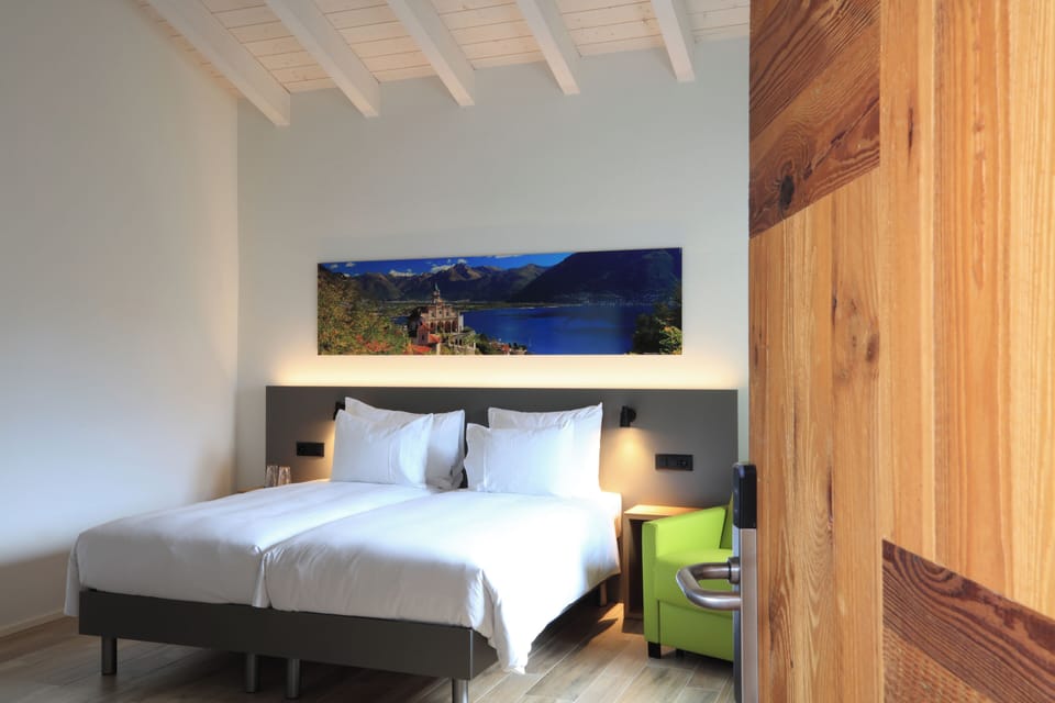 Premium bedding, pillowtop beds, in-room safe, desk