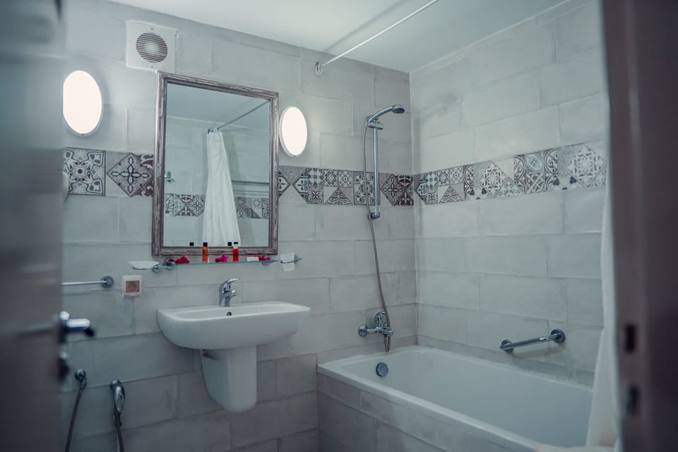 Bathtub, free toiletries, hair dryer, soap