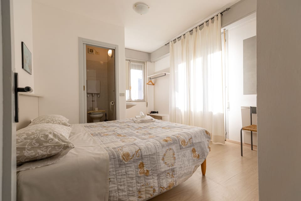 Panoramic Double or Twin Room | Desk, free WiFi, bed sheets