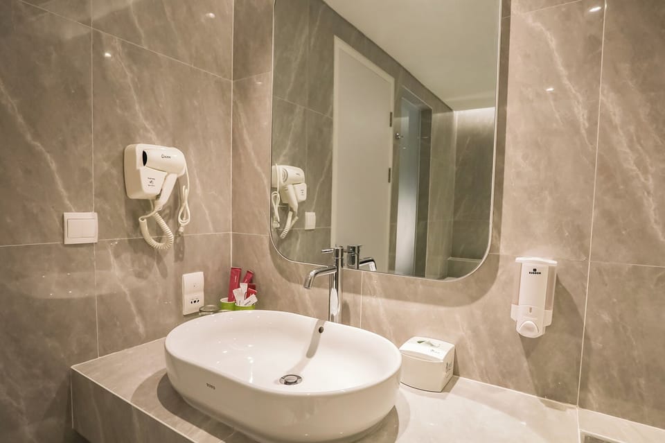 Free toiletries, hair dryer, bidet, towels
