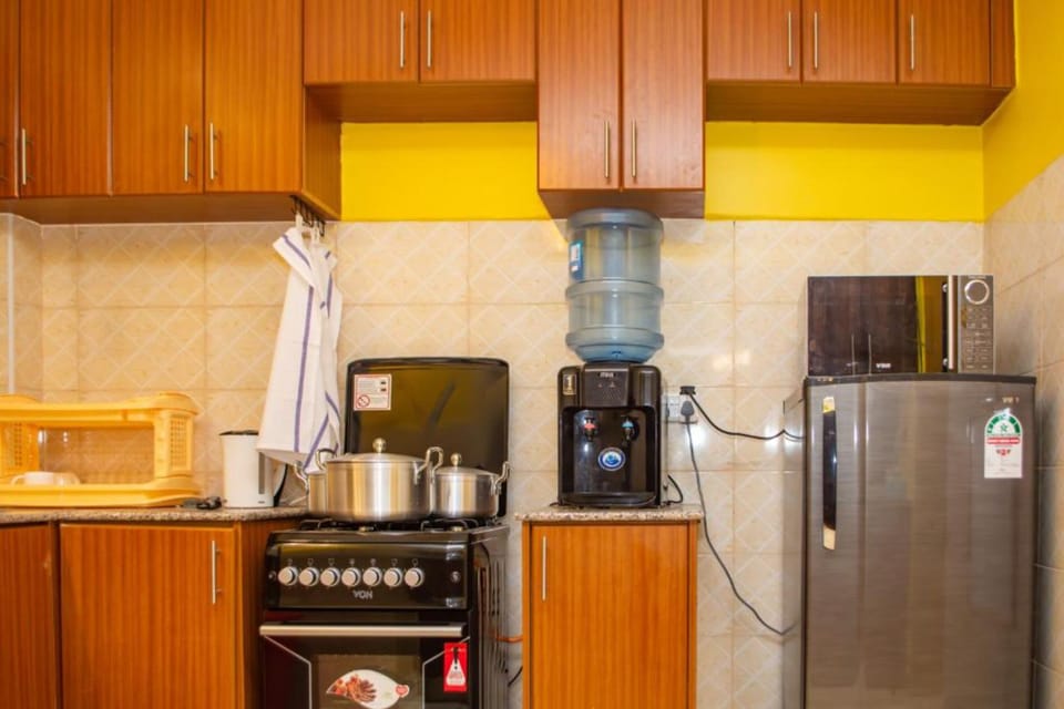 Standard Apartment | Private kitchen | Fridge, microwave, electric kettle, cookware/dishes/utensils