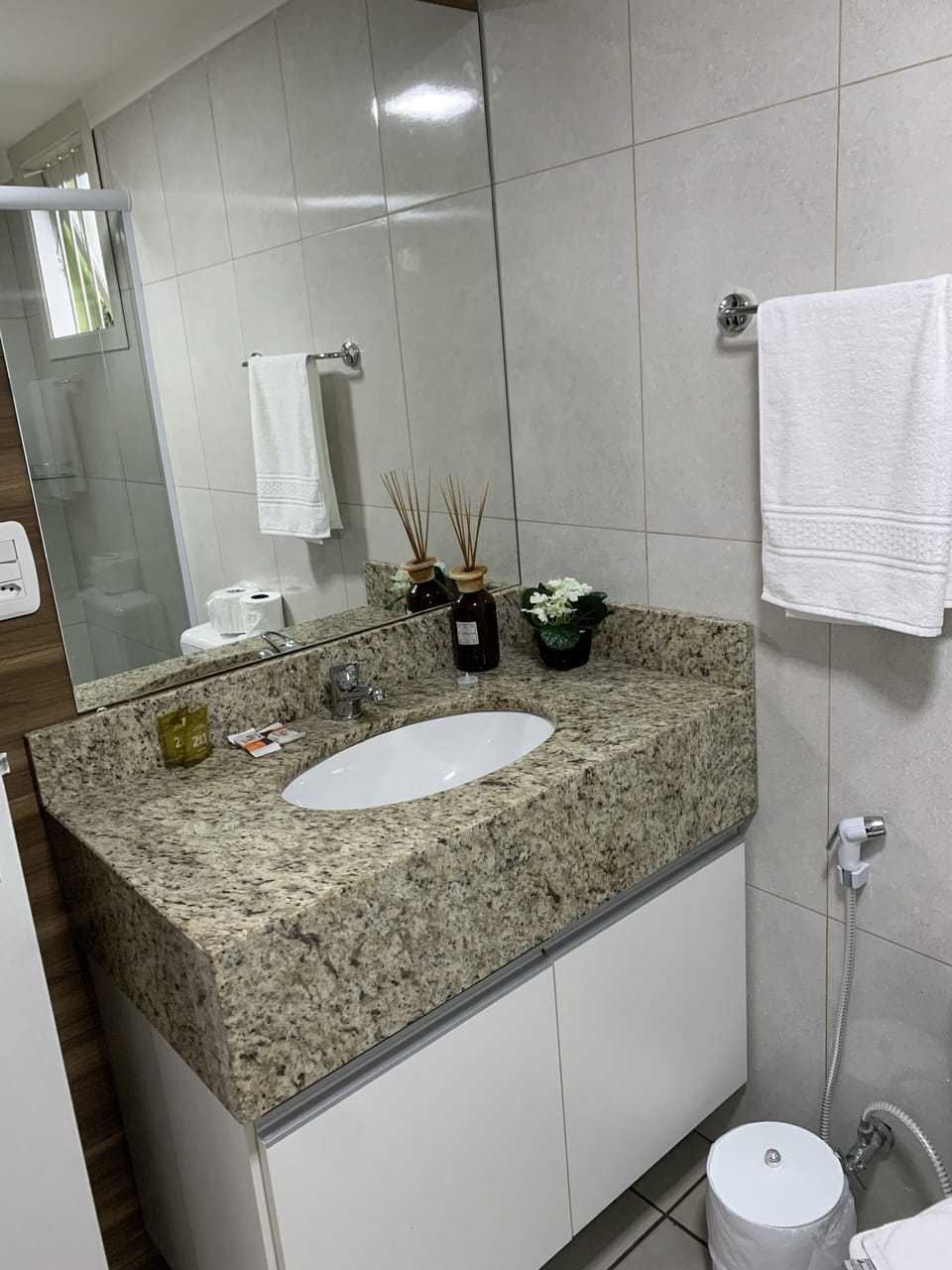 Family Room | Bathroom | Hair dryer, bidet, towels
