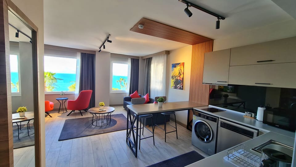 Superior Suite, Partial Sea View | Private kitchen