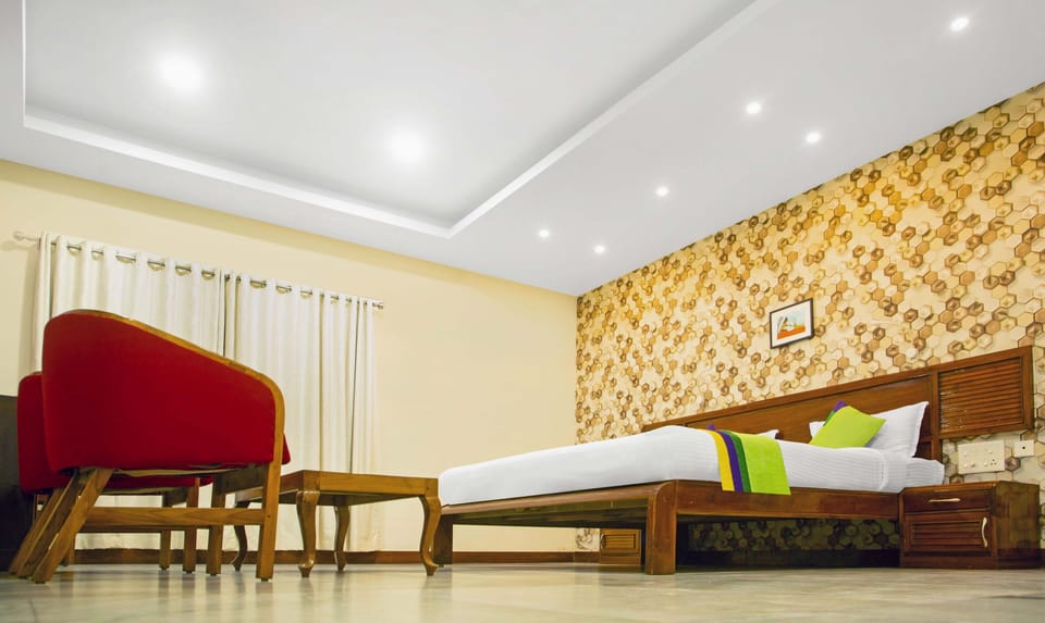 Premium Room | Desk, iron/ironing board