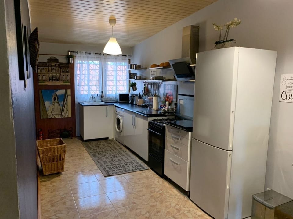 House | Private kitchen | Fridge, microwave, oven, stovetop