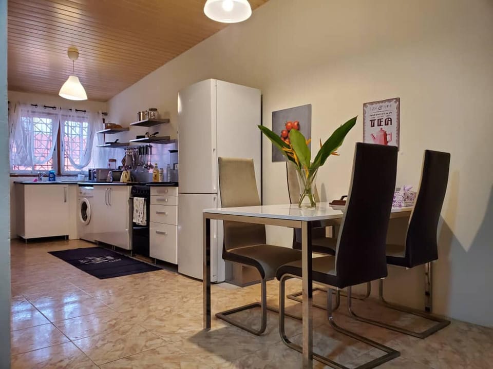 House | Private kitchen | Fridge, microwave, oven, stovetop