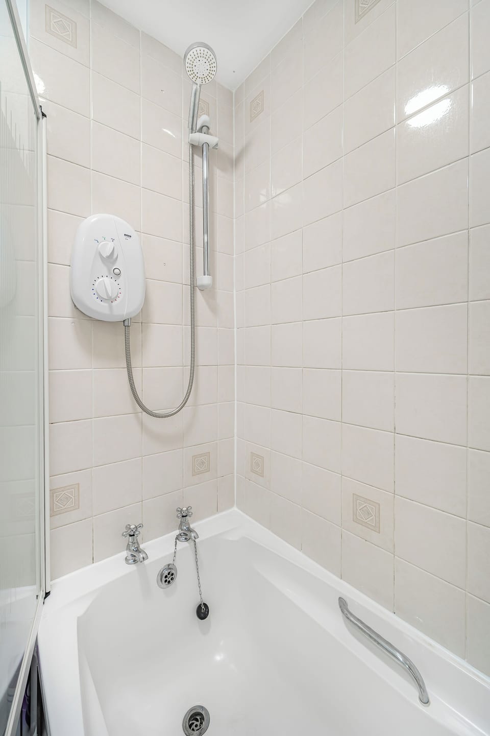 Comfortable West End Flat With Parking Easy Access Apartment in Aberdeen