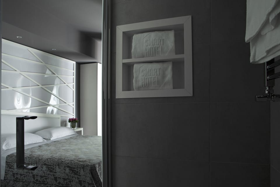 Standard Double or Twin Room | Hypo-allergenic bedding, minibar, in-room safe, soundproofing