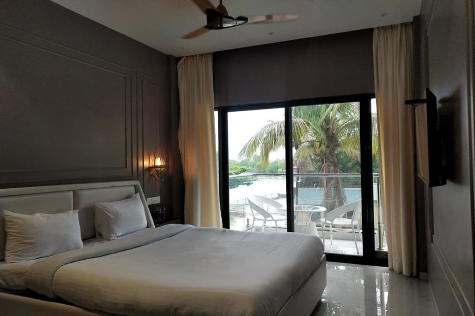 Executive Pool View Room | Desk, blackout drapes, iron/ironing board, free WiFi