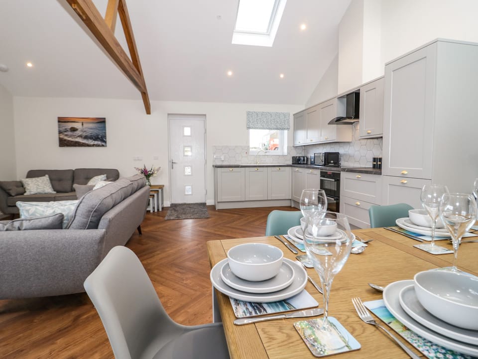 Cottage | 2 bedrooms, WiFi (free), individually decorated, individually furnished