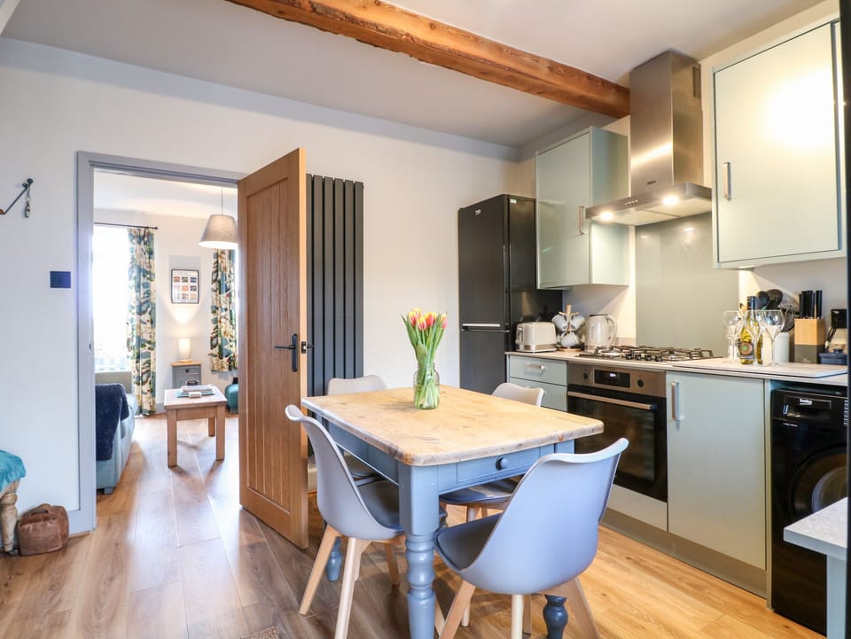Cottage | Private kitchen | Fridge, dishwasher, electric kettle, toaster