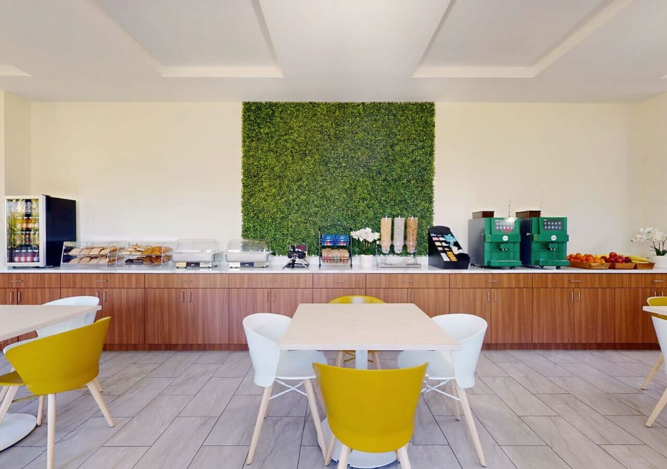 Daily continental breakfast (USD 10.00 per person)